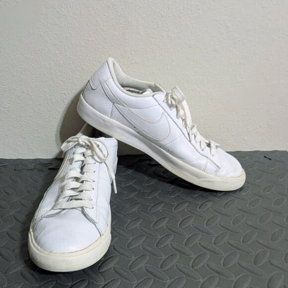 Athletic_Shoes